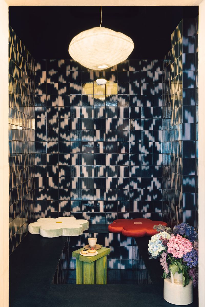 Le studio Uchronia signe le Café Shin, rue des Petites Écuriée, Paris 10