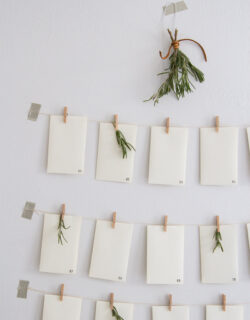 un-calendrier-del'avent-minimaliste-avec-des-enveloppes-par-@readingmytealeaves-5