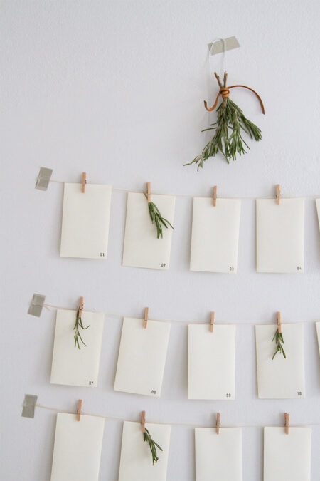 un-calendrier-del'avent-minimaliste-avec-des-enveloppes-par-@readingmytealeaves-5