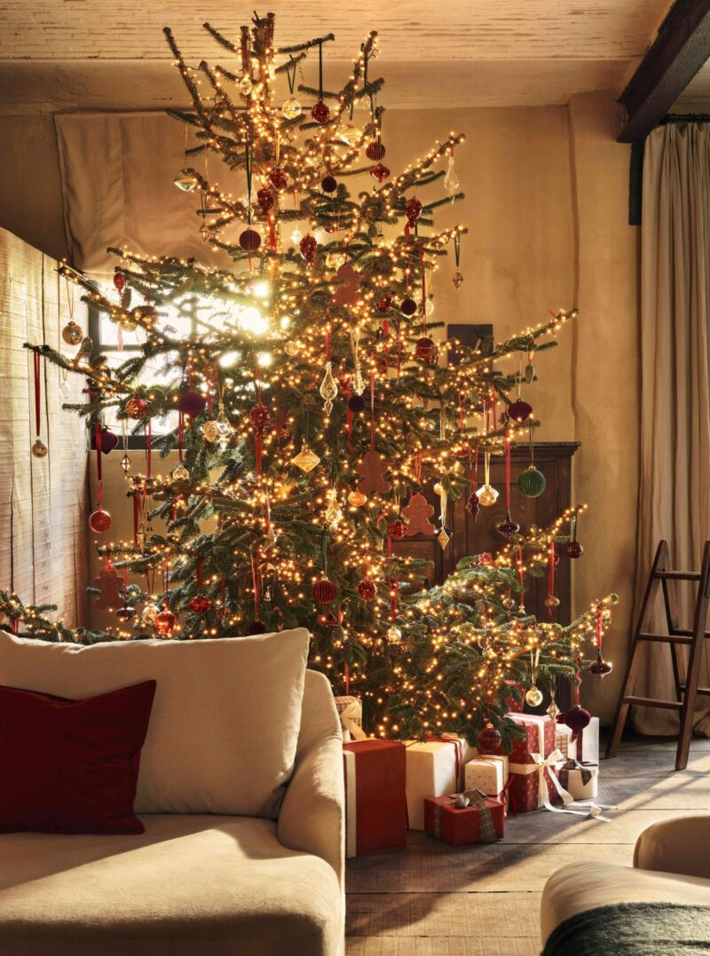 Zara Home 2024, Capturing Christma - Le sapin de Noël à la déco traditionnelle Zara Home 2024, Capturing Christma - Le sapin de Noël à la déco traditionnelle