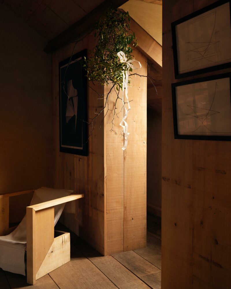 Zara Home 2024, Capturing Christmas - Bouquet de gui, agrémenté d'un ruban Zara Home 2024, Capturing Christmas - Bouquet de gui, agrémenté d'un ruban