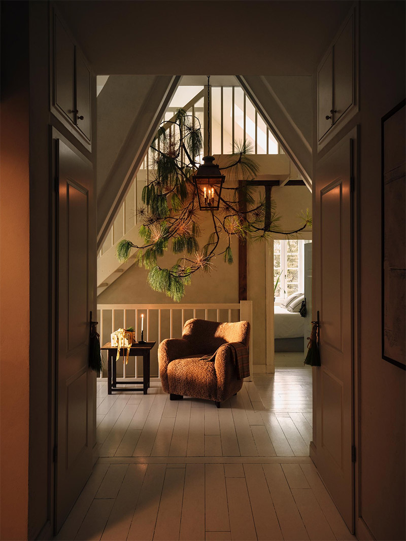 Décoration avec des branchages de sapin- Éditorial Christmas 2025 Zara Home Décoration avec des branchages de sapin- Éditorial Christmas 2025 Zara Home