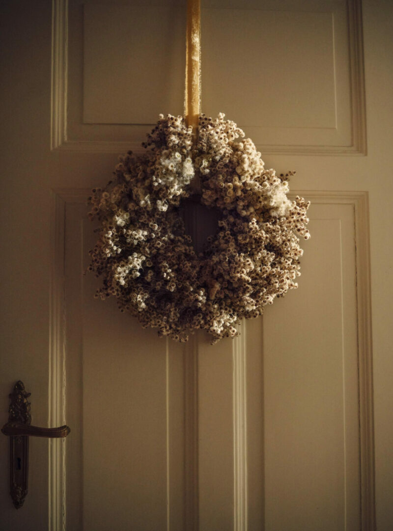 Couronne de Noël dans les tonalités crème - Éditorial Christmas 2025 Zara Home Couronne de Noël dans les tonalités crème - Éditorial Christmas 2025 Zara Home