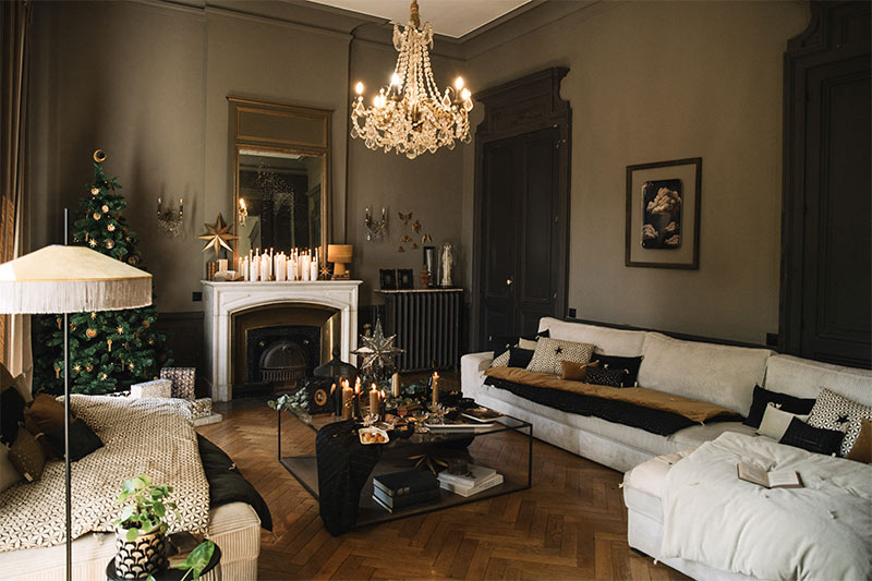 Noël dans un salon bourgeois à la décoration ethnique chic - Boncœurs 2025 Noël dans un salon bourgeois à la décoration ethnique chic - Boncœurs 2025