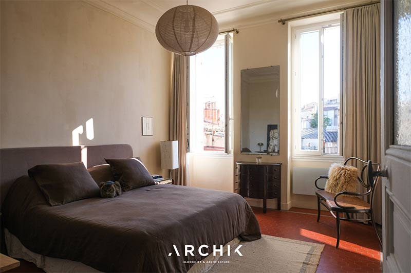 La chambre et son sol en tomette rouge