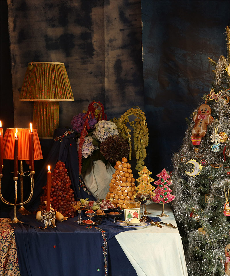 La table de fête Bazar Chic, très chic et colorée - La déco de Noël de Doing Goods La table de fête Bazar Chic, très chic et colorée - La déco de Noël de Doing Goods