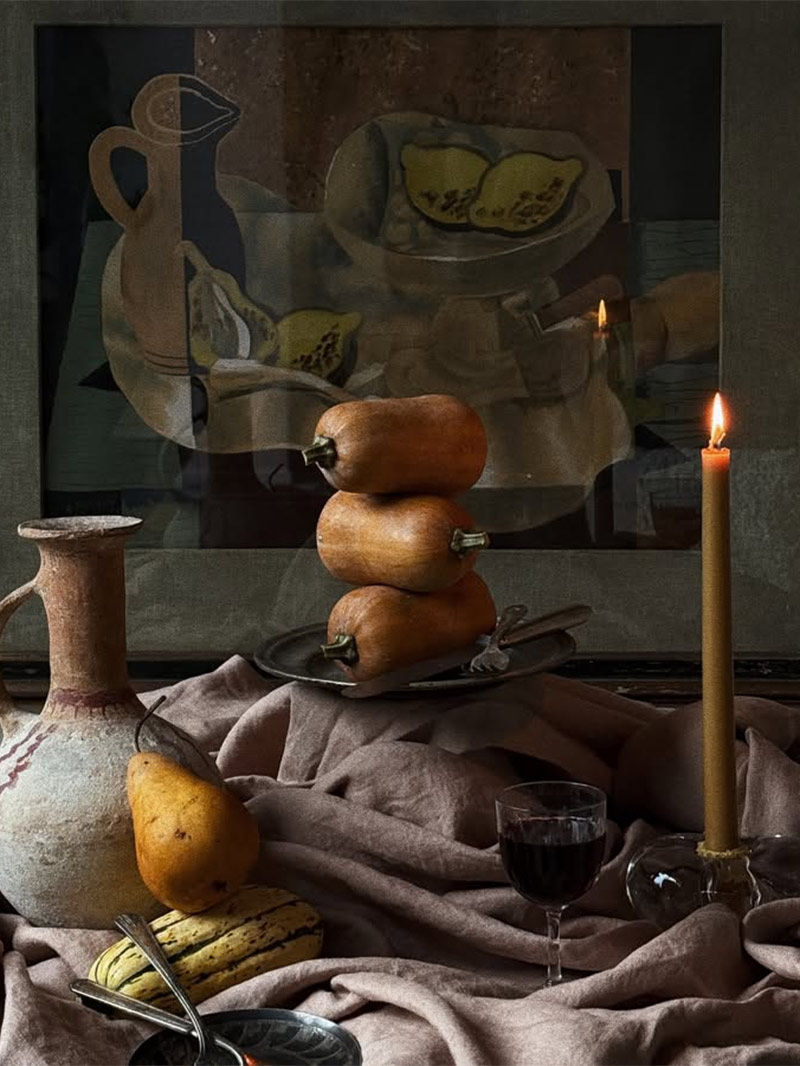 Mise en scène d'une table à la manière d'une nature morte par @eyeswoon