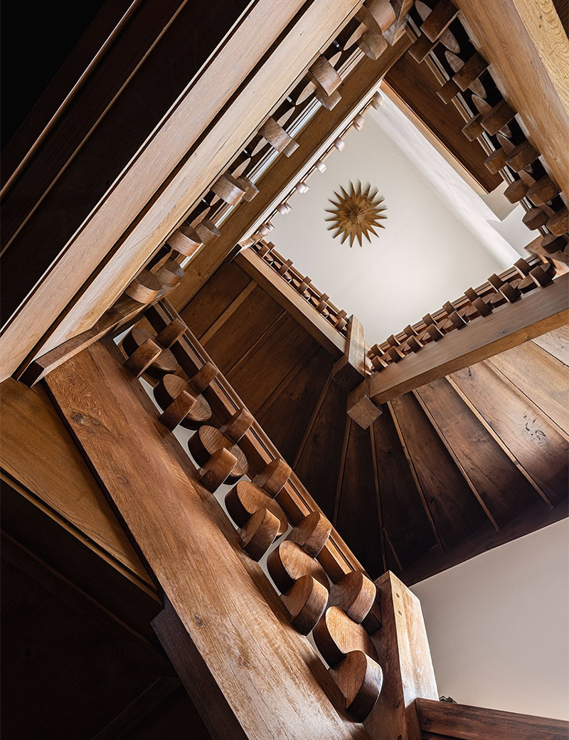 Iconic House, Le Sarto à Megève - L'extraordinaire cage d'escalier sculptée
