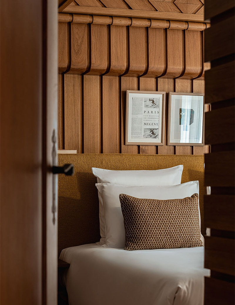 Iconic House, Le Sarto à Megève - Une chambre tout en boiserie d'origine