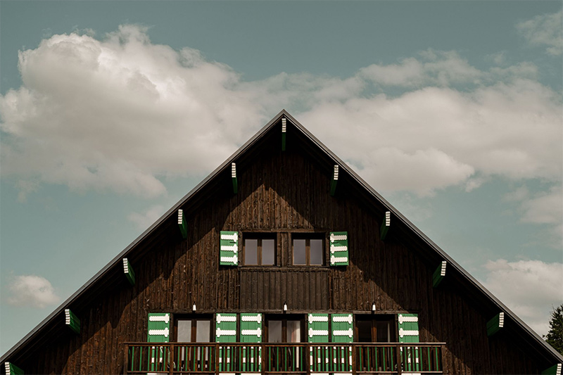 Iconic House, Le Sarto à Megève, installé dans le chalet imaginé par l'architecte Henry-Jacques Le Même en 1941
