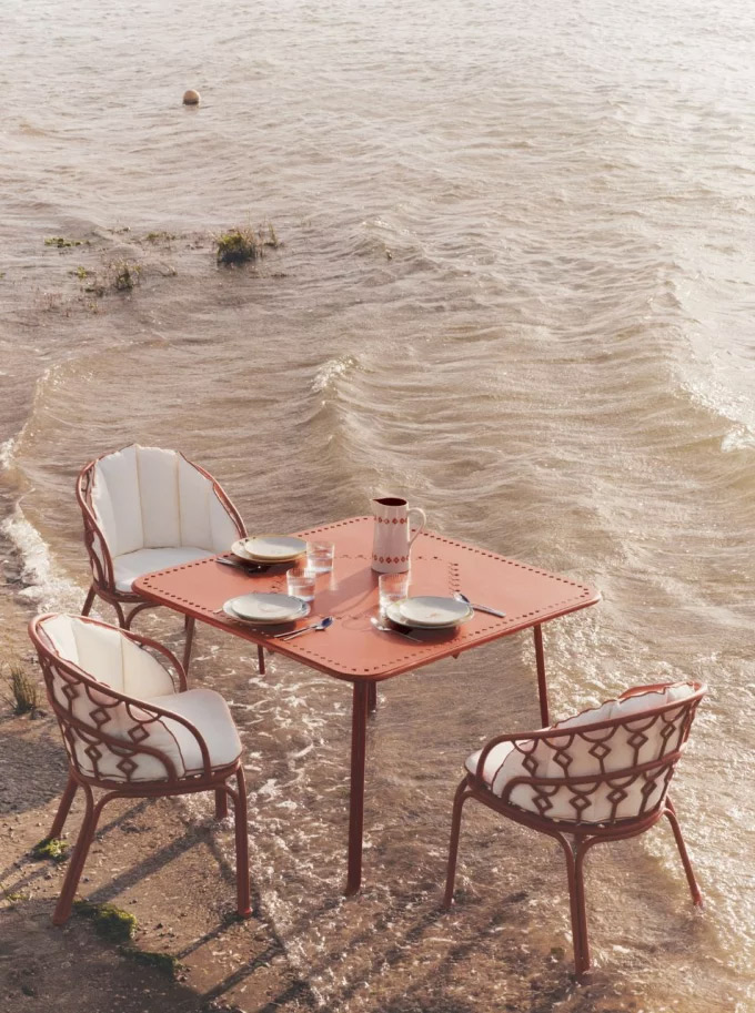 Collection capsule Sarah Poniatowski pour Maisons du Monde - Fauteuil à dîner et table à dîner, TAMSA