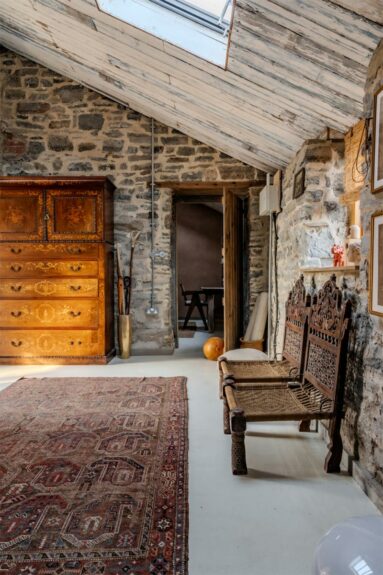 Esprit bohème avec un ameublement chiné d'ici et d'ailleurs Esprit bohème avec un ameublement chiné d'ici et d'ailleurs