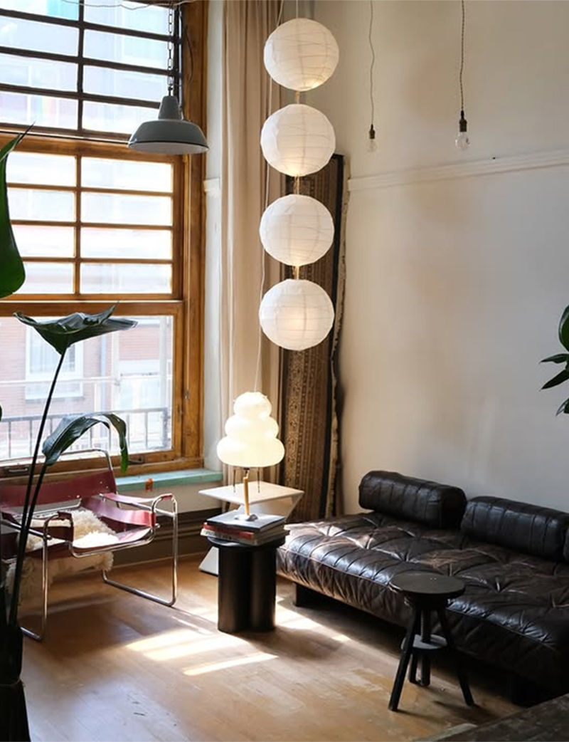 Un loft avec du mobilier vintage qui dialogue