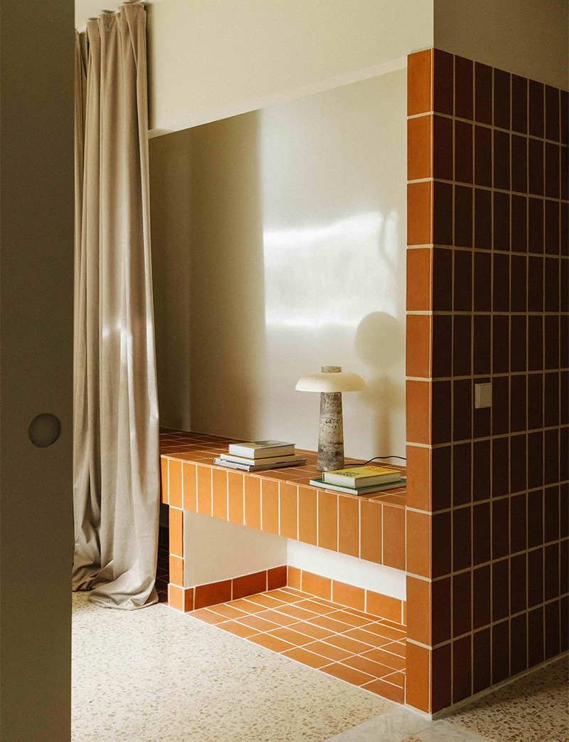 Le carrelage pour couvrir des étagères