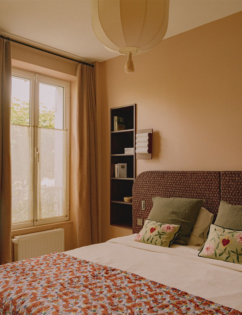 Une chambre dans un dégradé de caramel à jaune ocre clair