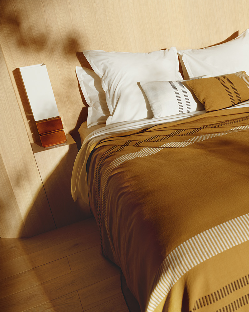 Nouvelle collection SS2026 Maison Sarah Lavoine : Paysages intérieurs Nouvelle collection SS2026 Maison Sarah Lavoine : Paysages intérieurs - coussins, couvre-lits et rideaux de la ligne Passage