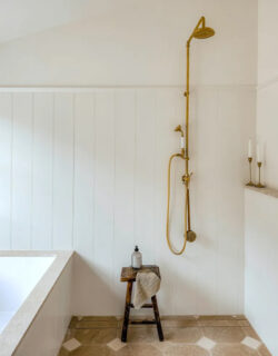 hauteur-colonne-de-douche_espace-douche-par-Jenn-Bliss-Interiors