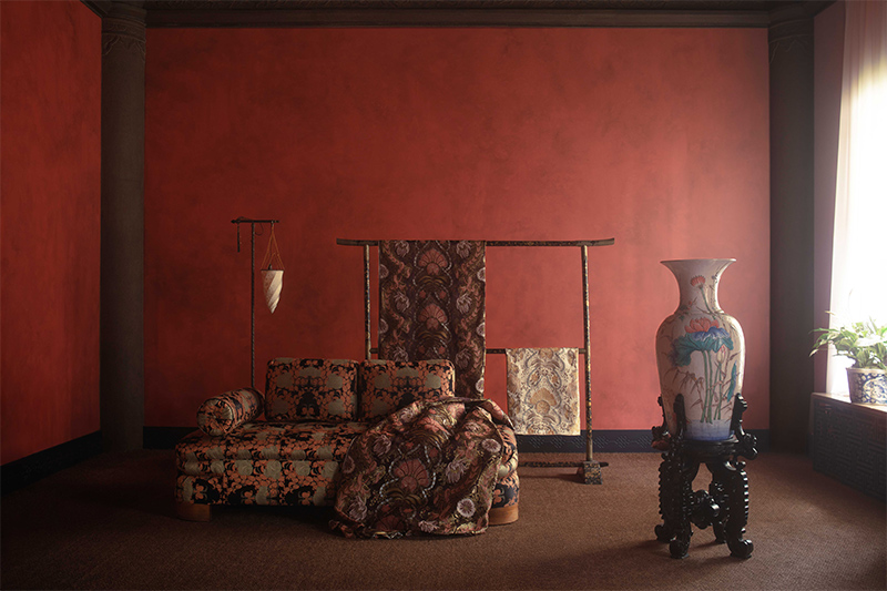 Paris Déco Off, janvier 2026 - Installation d'Edgar Jayet pour Lelièvre Paris Déco Off, janvier 2026 - Installation d'Edgar Jayet pour Lelièvre avec les tissus de la maison Tassinari et Chatel