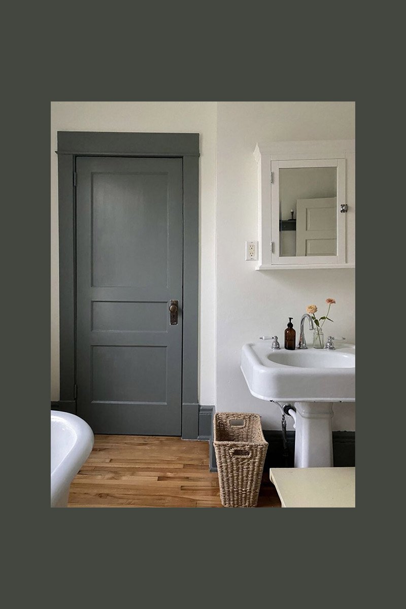 La ferme de 1906 dans le Minnesota d'Emma O'Connor, au décor néo-shaker en blanc et gris