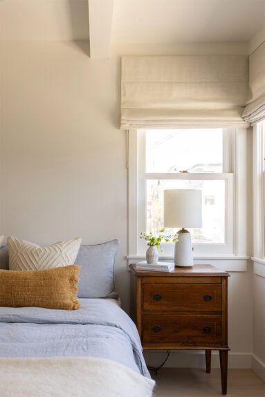 Chambre minimaliste monochrome blanc