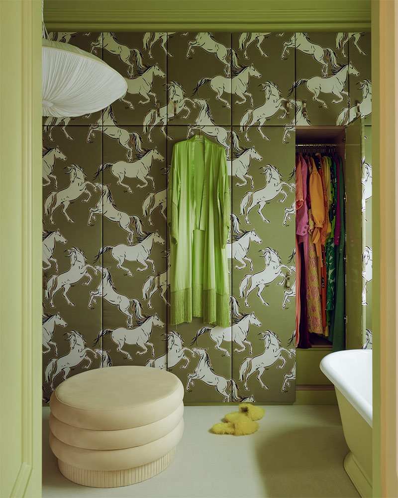 Un dressing peint en Euphorbia, un vert acidulé signé Paint & Paper Library