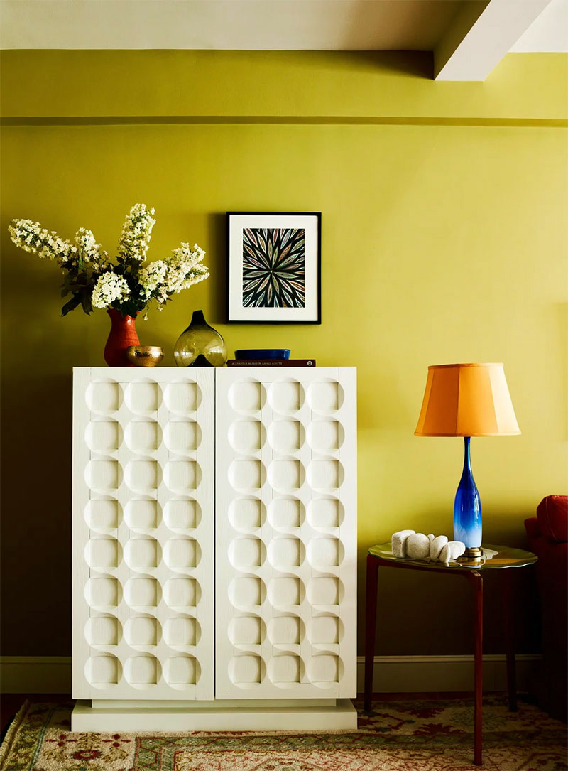 Un salon peint en vert chartreuse Un salon peint en vert chartreuse