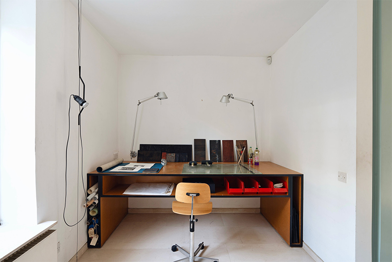 Bureau professionnel dans une maison à Londres au look vintage d'architecte
