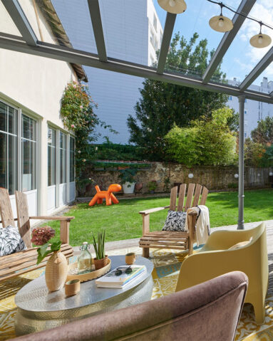 GUSTAVE RIDEAU - Pergola Luminov avec toiture en verre, permettant l'installation d'un espace salon extréieur