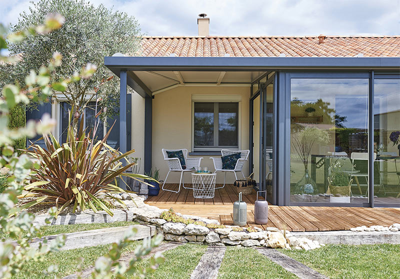 GUSTAVE RIDEAU - Véranda Esprit Moderne prolongée d'une pergola préau