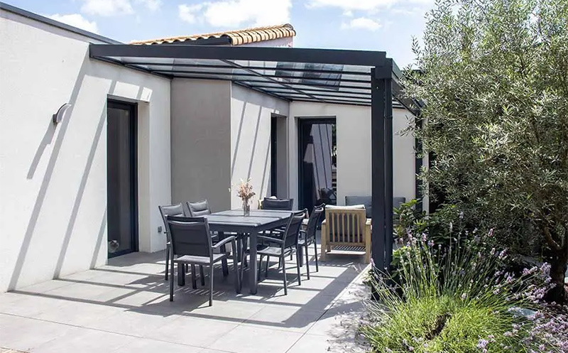 AKENA - Pergola préau jardin avec toit en verre AKENA - Pergola préau jardin avec toit en verre
