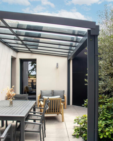 AKENA - Pergola préau jardin avec toit en verre AKENA - Pergola préau jardin avec toit en verre