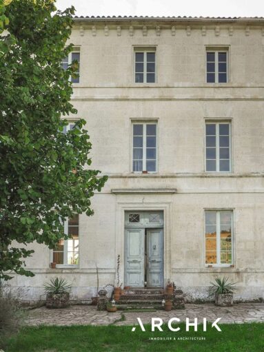 Le château de Dirac près d'Angoulême à l'architecture XVIIIe et XIXe : façade avant