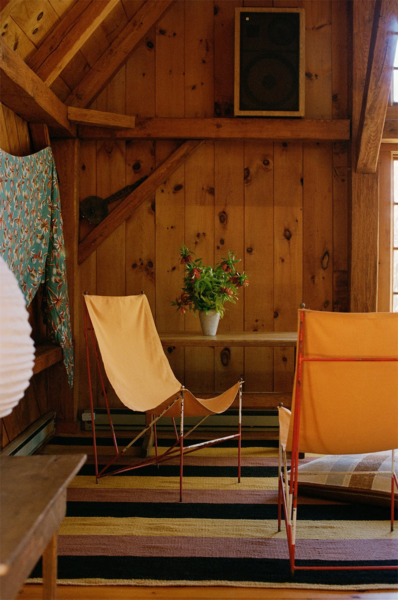 La collection Oak Lane, mise en scène dans un cabanon de surfeur, pour une ambiance rétro des années 70, matinée d'années 90