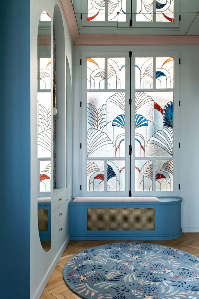Vitrail de style Art Déco, réalisé par L'Âme du Vitrail dans cet appartement parisien Vitrail de style Art Déco, réalisé par L'Âme du Vitrail dans cet appartement parisien