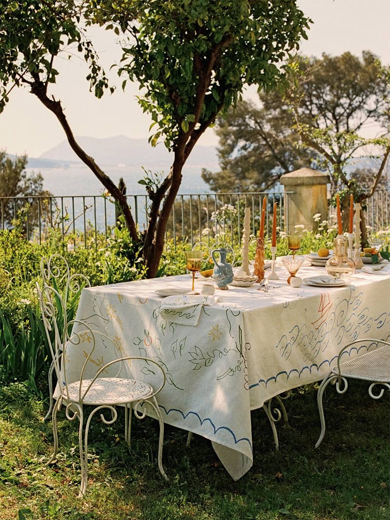 Jacques Merle x Bonsoirs : La nappe pour une table à l'esprit Riviéra Jacques Merle x Bonsoirs : La nappe pour une table à l'esprit Riviéra