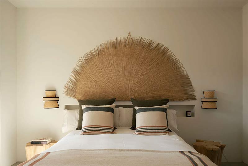 Une chambre à la décoration minimaliste, ethnique chic