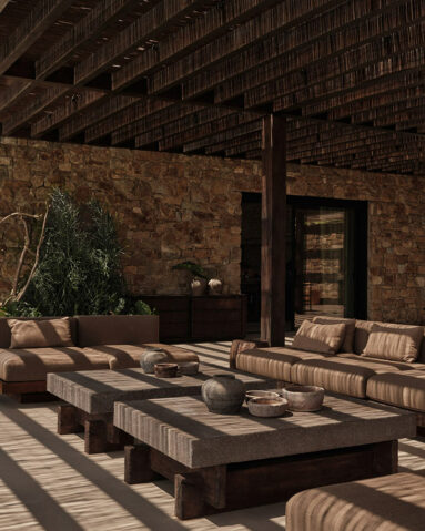 Les aménagements extérieurs design de la villa En Kyanó, inspirés de la palette wabi sabi Les aménagements extérieurs design de la villa En Kyanó, inspirés de la palette wabi sabi : teintes sombres, bois brut, poterie...