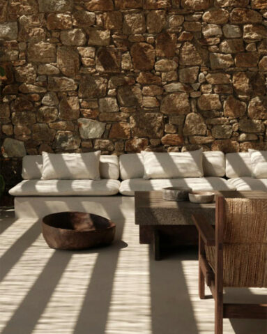 La terrasse sous les canisses dans un style ethnique chic bohème, méditerranéen La terrasse sous les canisses dans un style ethnique chic bohème, méditerranéen