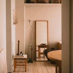 Style déco : L'esprit atelier brut et minimaliste en quatre intérieurs ambiance-atelier-bricole-minimaliste_kasia-sznajder-fred-aartun-copenhagen-apartment_1