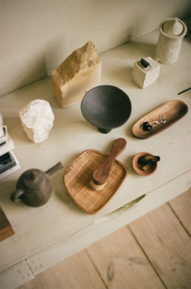 L'appartement-galerie d'Aarticles : collecte d'objets utiles, de pierres sculptées...