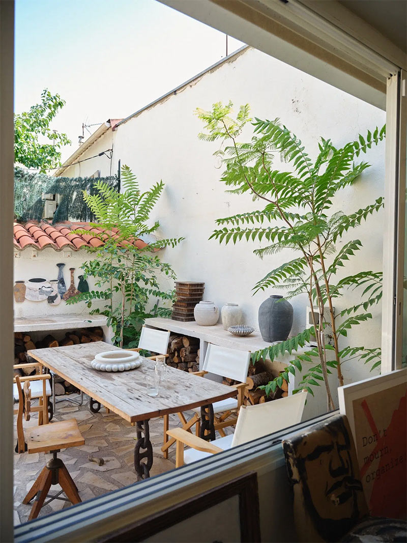 Le refuge d'Erin Wasson à Marseille : la terrasse avec son sol en opus incertum