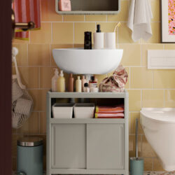 4 critères pour choisir un meuble vasque fonctionnel et design catalogue-ikea_petite salle de bains optimisee avec un meuble sous vasque_1