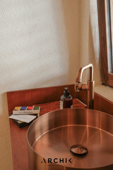 Le lavabo de salle d'eau en laiton Le lavabo de salle d'eau en laiton