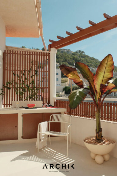 La cuisine extérieure, installée sur la terrasse La cuisine extérieure, installée sur la terrasse