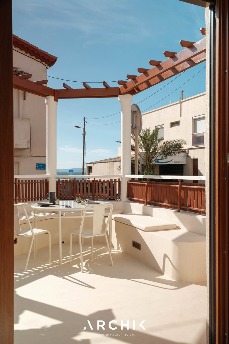 La terrasse aux accents de cabanon de l'appartement Aldo à Marseille La terrasse aux accents de cabanon de l'appartement Aldo à Marseille