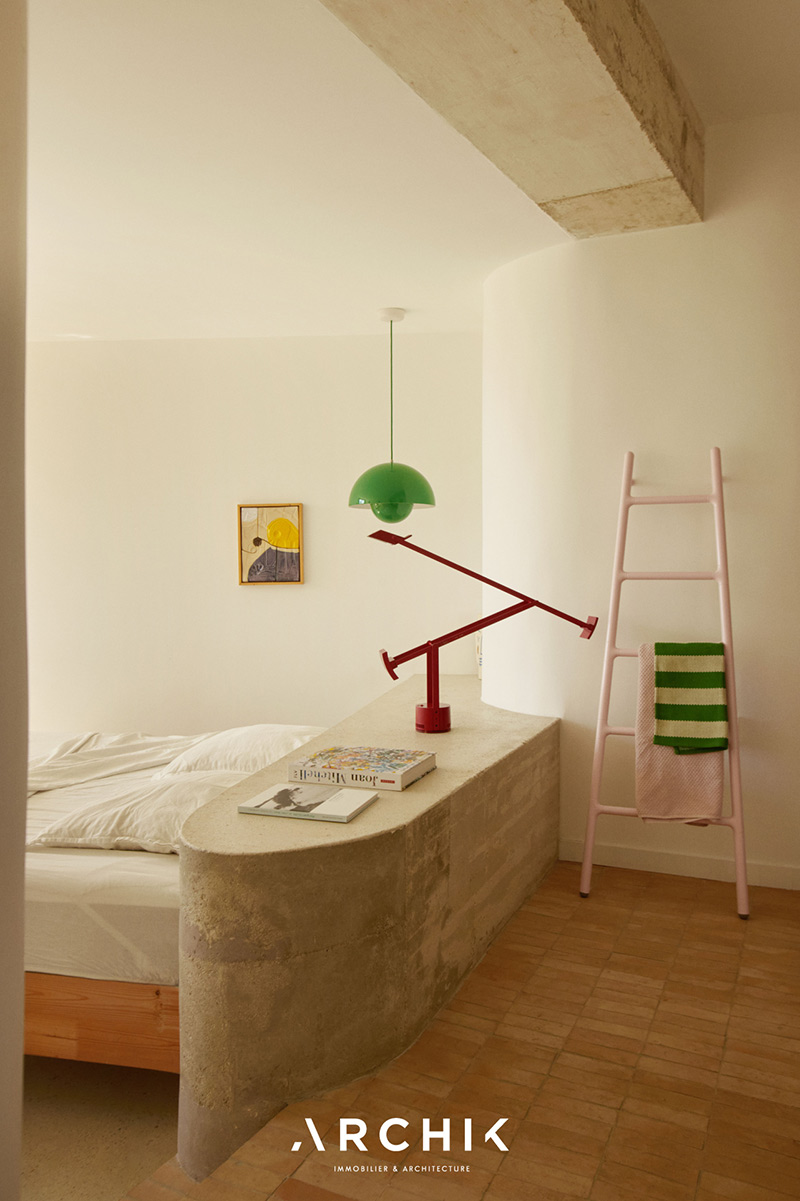 La chambre de style brutaliste et minimaliste La chambre de style brutaliste et minimaliste