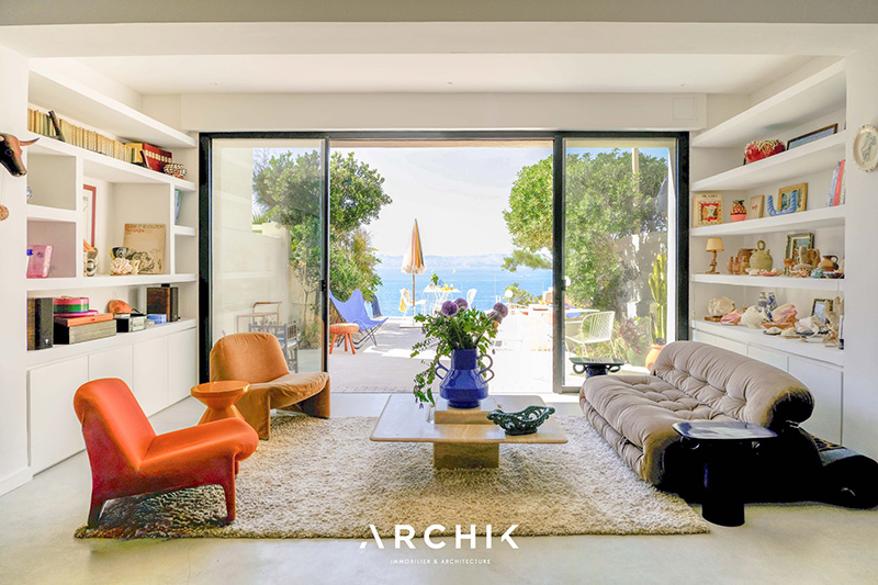 Eden Roc, une villa suspendue devant la Méditerranée et son esprit vintage fifties Eden Roc, une villa suspendue devant la Méditerranée et son esprit vintage fifties