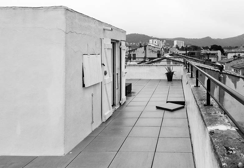 La terrasse-toit avant l'intervention d'Archik La terrasse-toit avant l'intervention d'Archik