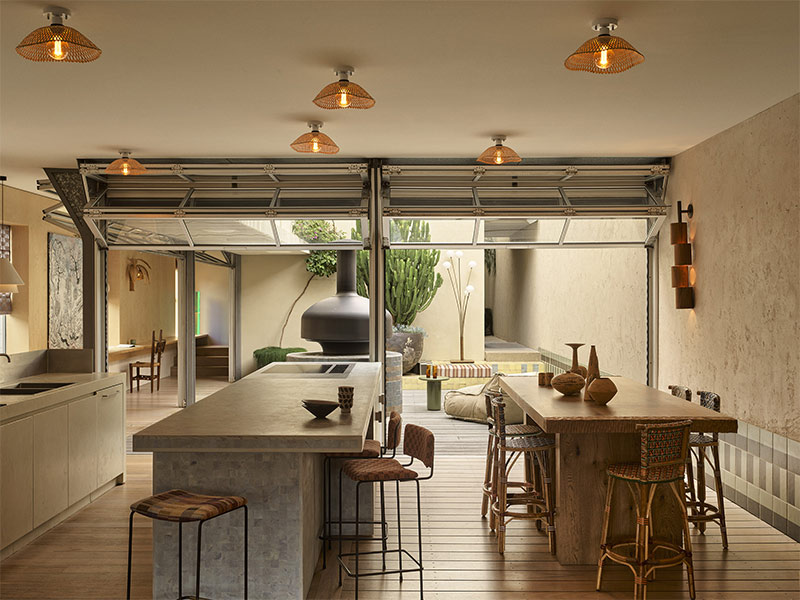 Vue de la cuisine donnant directement sur le patio intérieur Vue de la cuisine donnant directement sur le patio intérieur