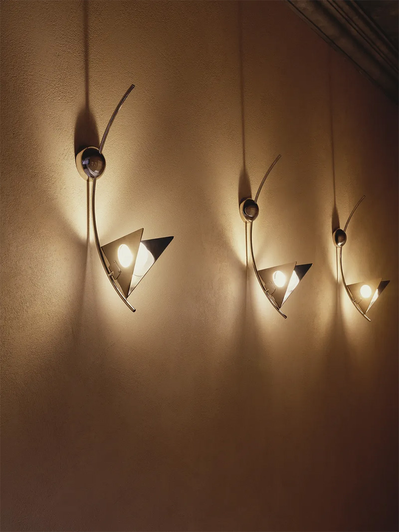 THE ORBIT WALL LAMP en acier inoxydable de finition polie Campagne Zara Home x Baisi & Guadagnino : THE ORBIT WALL LAMP en acier inoxydable de finition polie